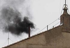 ¿Qué simboliza el humo en el Cónclave? La fumata negra y blanca tras la muerte del papa Francisco