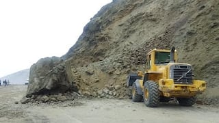 Arequipa: Cierre de la Panamericana Sur por horas para limpiar derrumbe en Atico