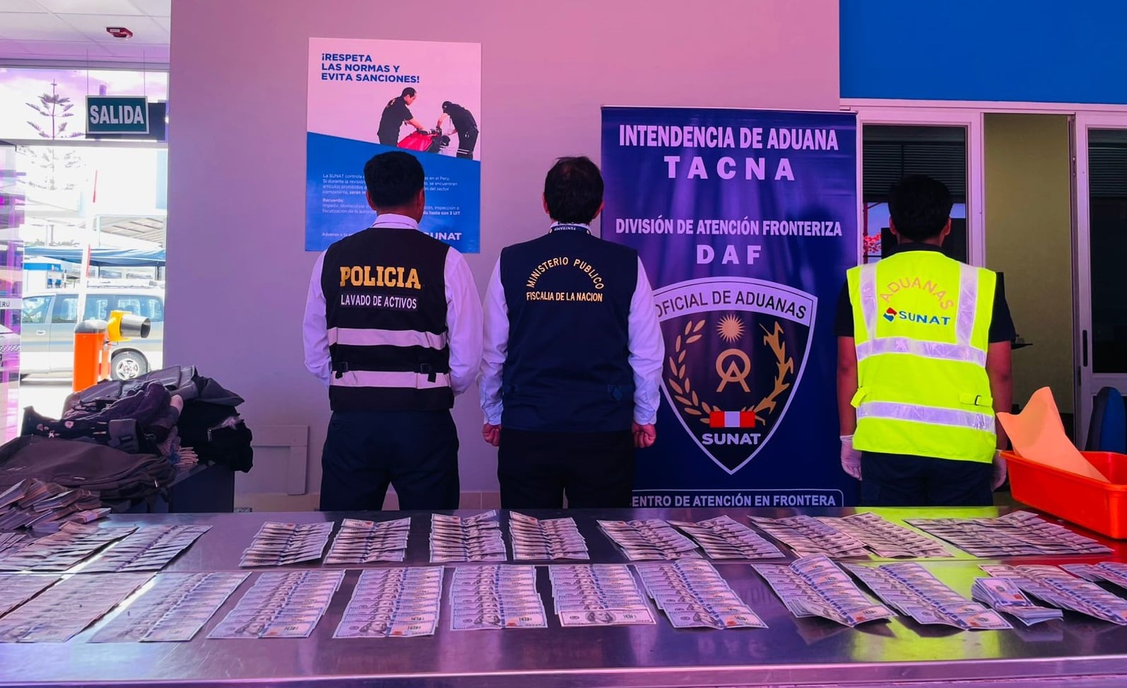 Aduaneros detectaron el dinero y luego alertaron a representantes de la PNP y Fiscalía