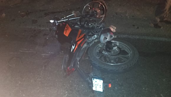 Motocicleta quedó tirada a un lado de la vía penetración a Arequipa. (Foto: Difusión)