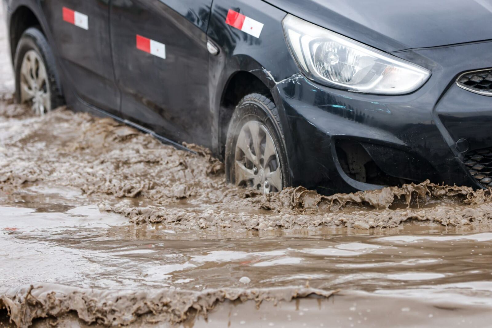 Las precipitaciones han afectado diversas regiones y podrían continuar en algunas zonas. Conoce qué medidas tomar para estar preparado.