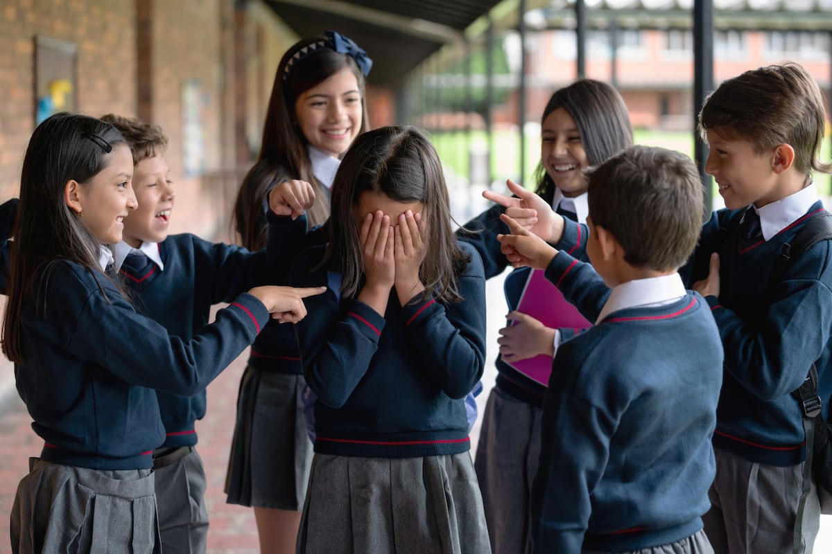 El acoso escolar puede pasar desapercibido incluso para los padres más atentos. Una especialista revela qué señales observar y cómo actuar.