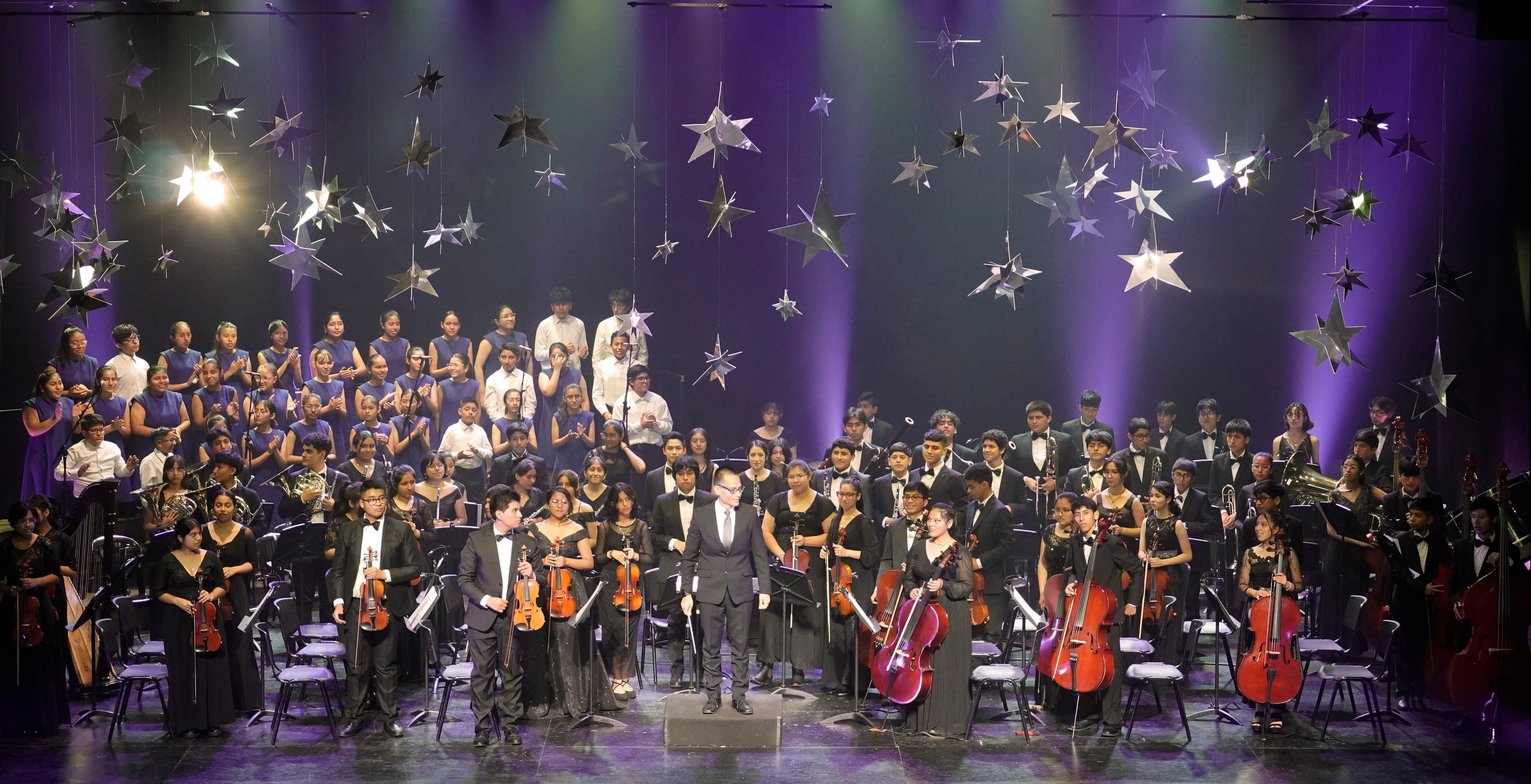 La orquesta y coro infantil regresan con la aclamada obra “Siete Estrellas”, una puesta en escena que combina teatro, música clásica y villancicos. El espectáculo refuerza el compromiso social y artístico de la organización fundada por Juan Diego Flórez.