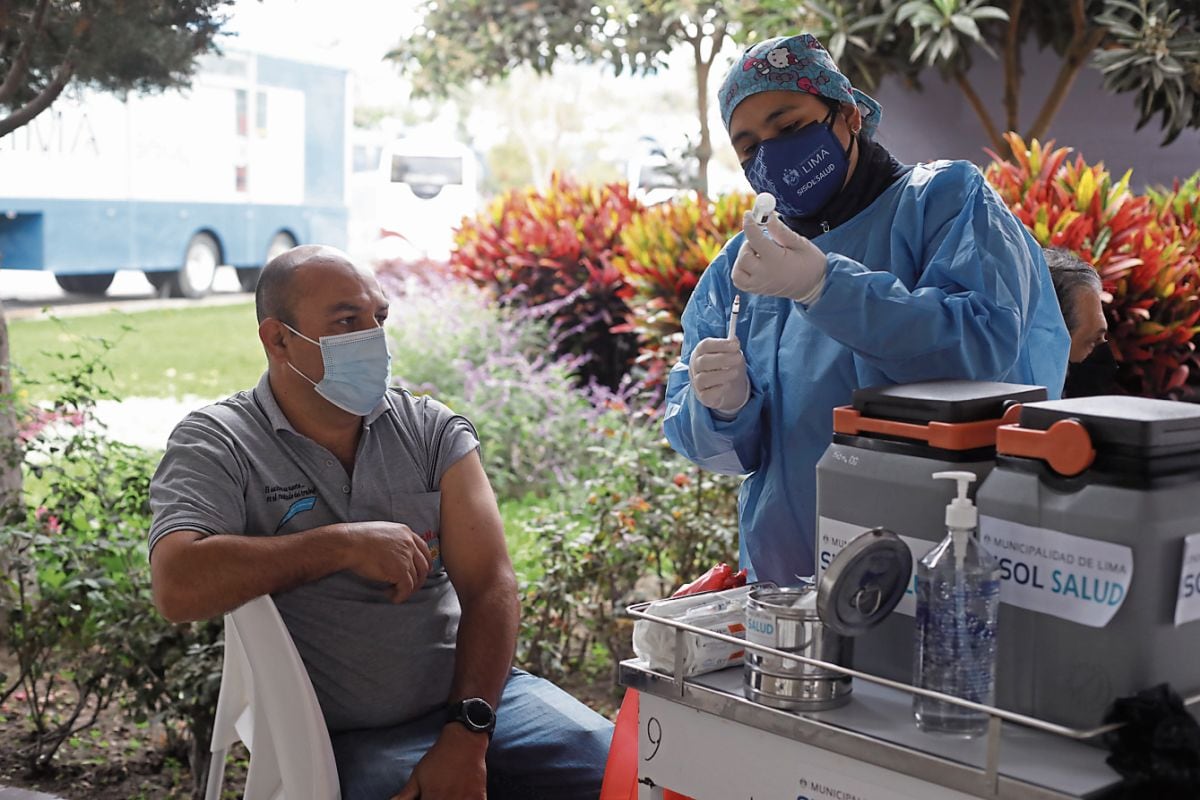 Piden vacunarse por nueva cepa del coronavirus