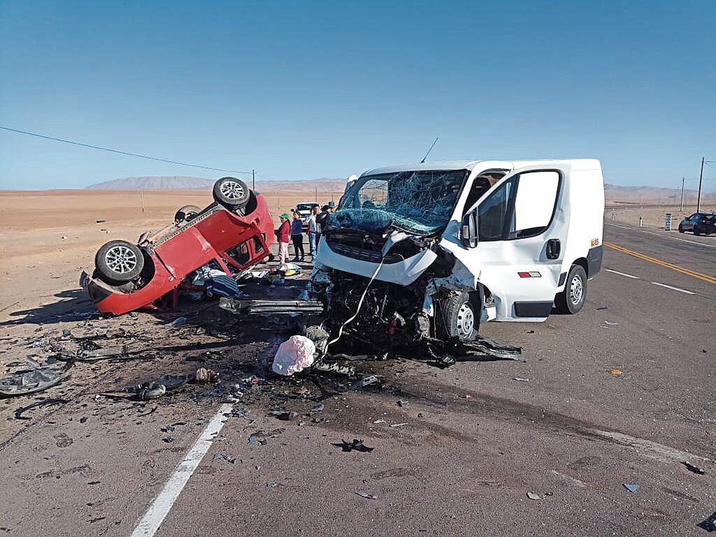 Violento accidente de tránsito dejó tres personas fallecidas y un herido. (Foto: Difusión)