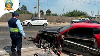 Ica: moderno vehículo deportivo queda destrozado tras chocar con tráiler en la Panamericana Sur