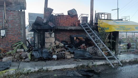 Incendio en la parte alta de Cayma deja sin hogar a familia de recicladores. (Foto: GEC)