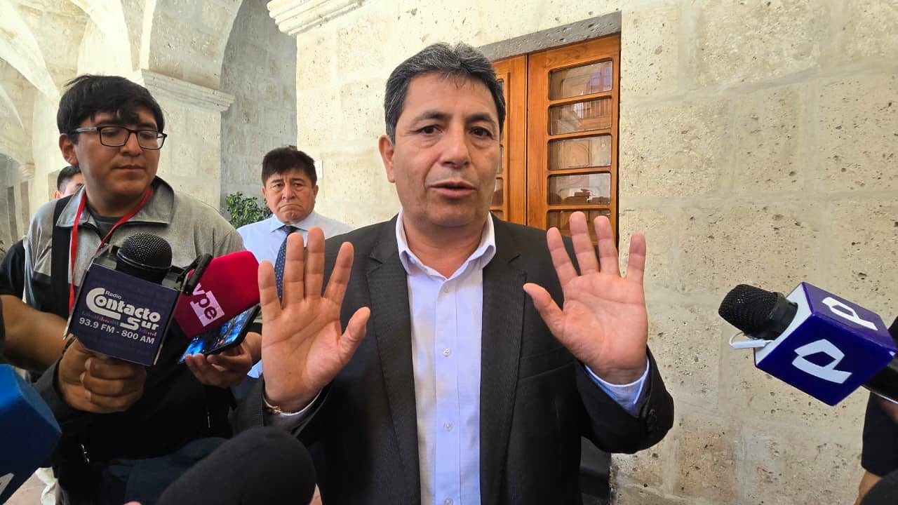 Senador Nilson Flores rechazó versiones sobre una posible renuncia al Partido del Buen Gobierno. (Foto: Álvaro Figueroa/@photo.gec)