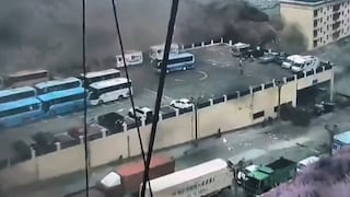 El impresionante momento en que la inundación arrasa el cruce fronterizo entre Tíbet y Nepal (VIDEO)