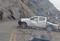 Arequipa: Conductores salvan de morir aplastados por rocas en la carretera