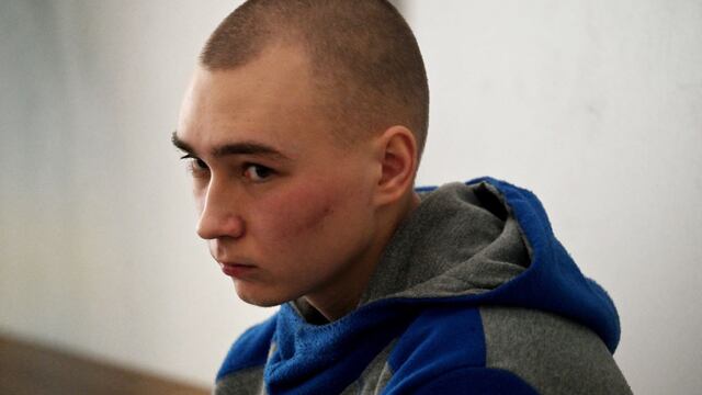 Ucrania: soldado ruso juzgado por crímenes de guerra es condenado a cadena perpetua