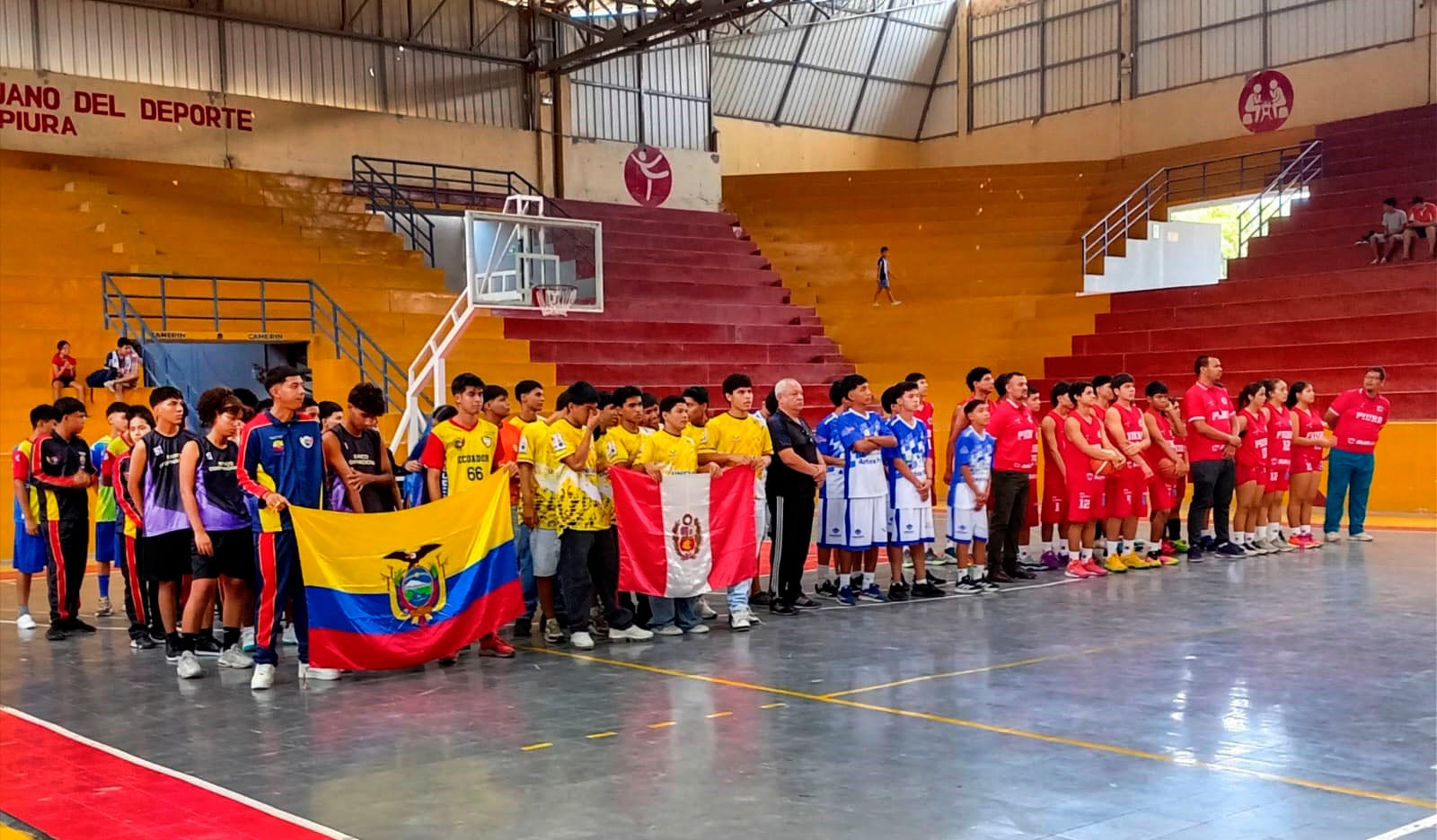 En Piura se inauguraron los juegos en las disciplinas de básquet y fútbol.
