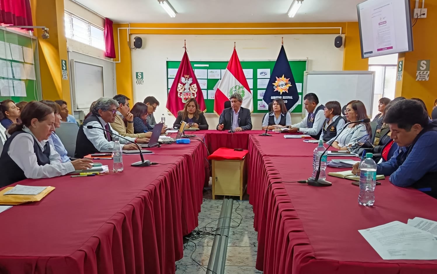 Comisión investigadora en hospital Goyeneche. Foto: GRA.