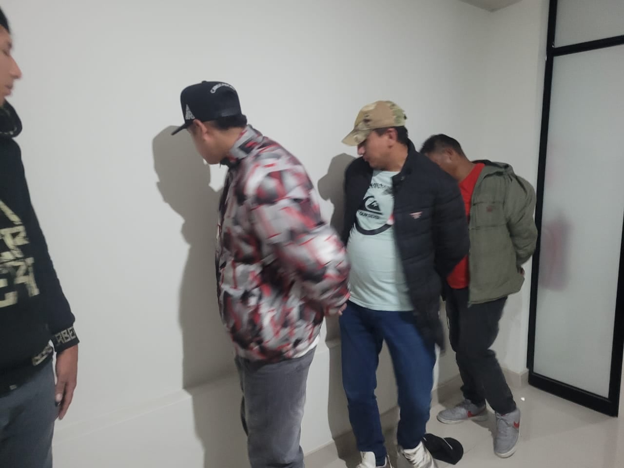 Dos heridos y nueve heridos tras gresca en inmobiliaria. Foto: PNP.