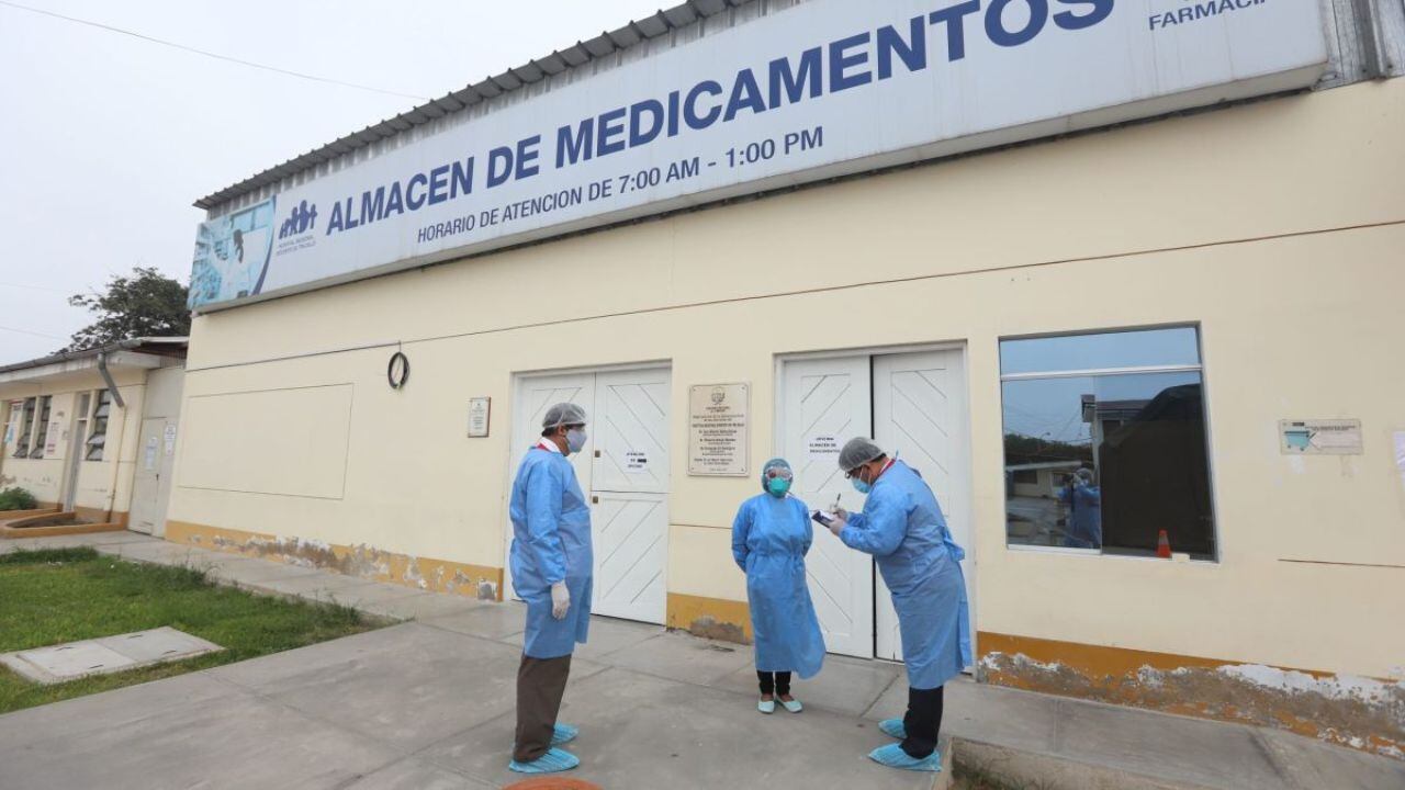Decano del Colegio Químico Farmacéutico, Jaime Flores, indica que a los nosocomios les falta el 40% de medicinas e insumos. Situación podría agravarse.
