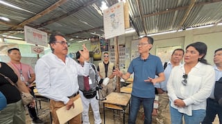 Padres y docentes de colegio en Piura reclaman a congresistas: “No queremos más promesas”