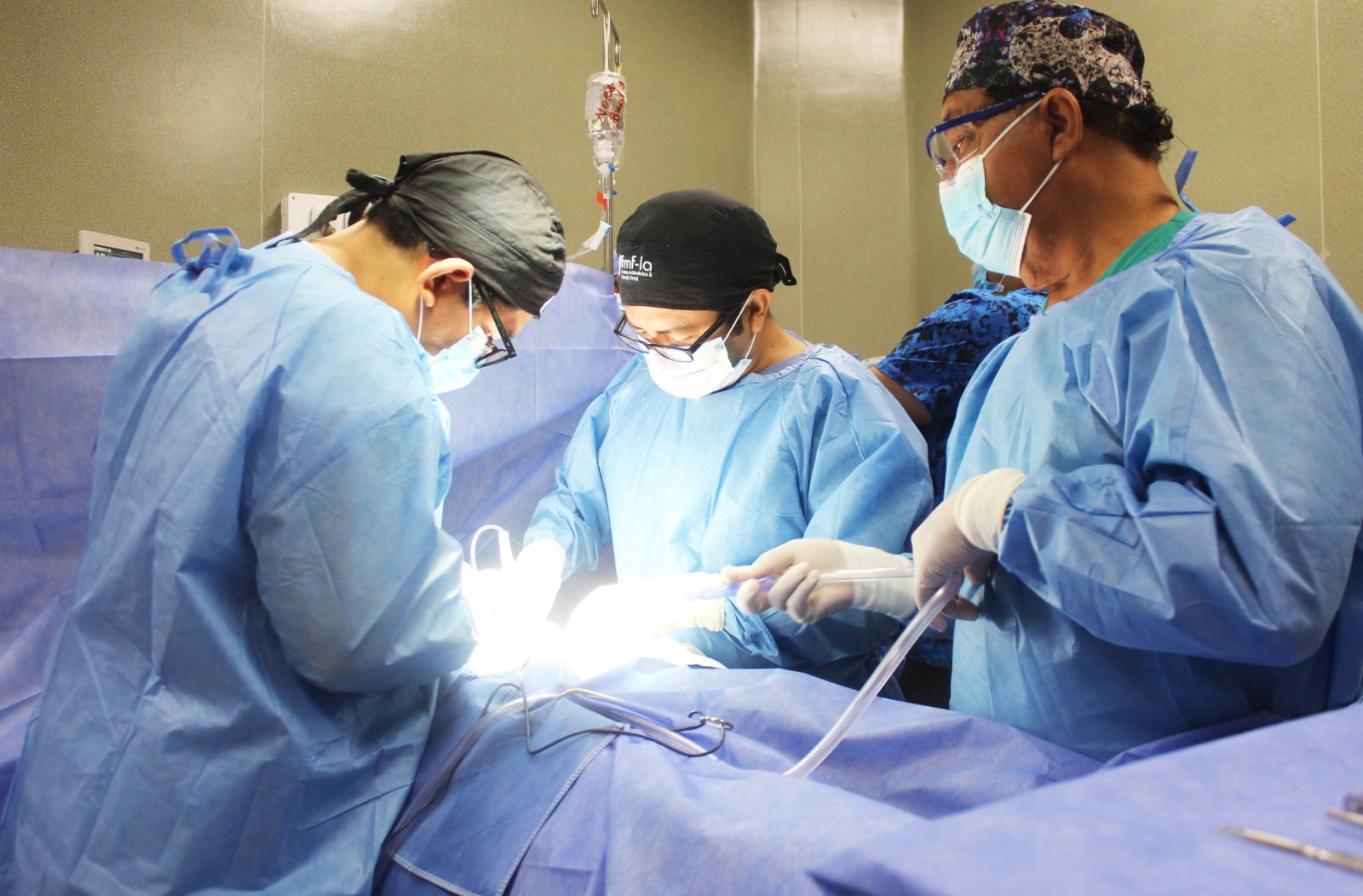 Operación permitió corregir una malformación en la columna vertebral