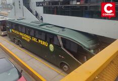 Bus de la PNP queda atascado en la Estación Javier Prado del Metropolitano