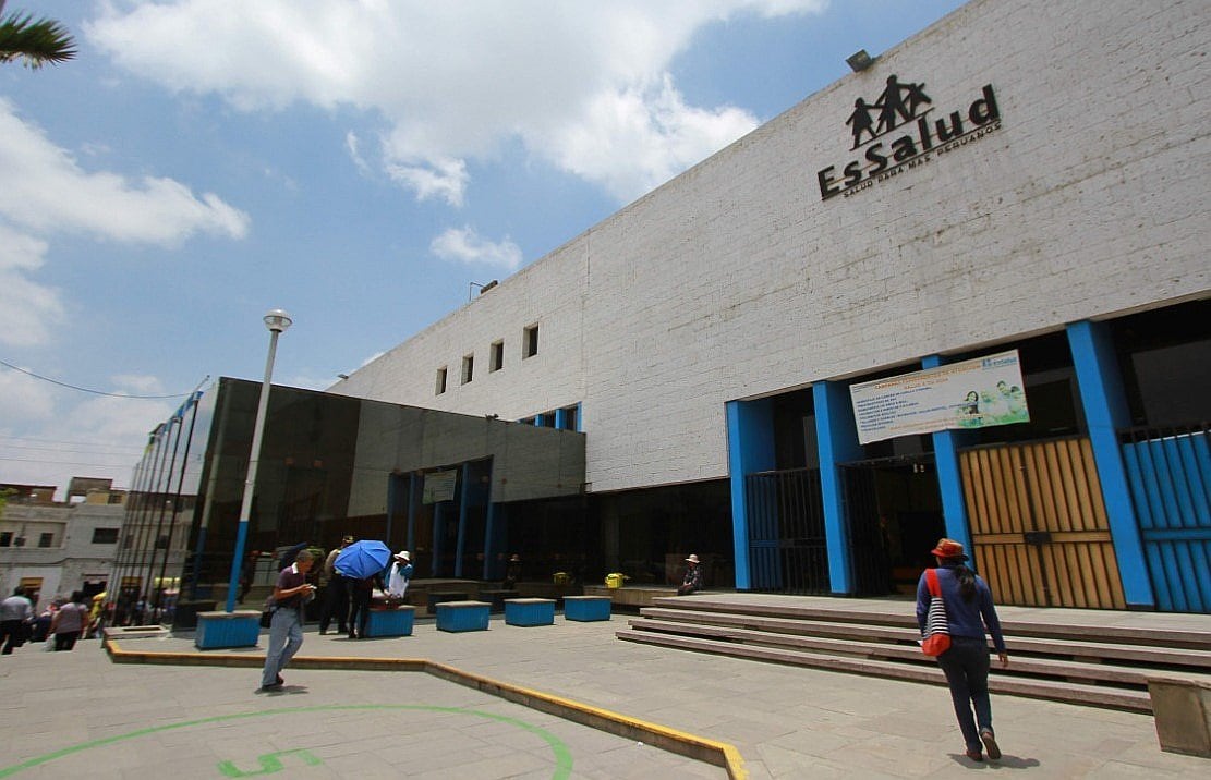 Denuncian a médico de EsSalud por presuntos tocamientos indebidos a su paciente Foto:GEC)