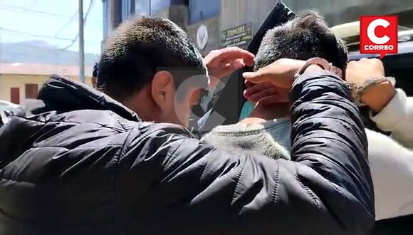 Mujer lucha con delincuentes para evitar que le roben cartera y policía de franco la ayuda