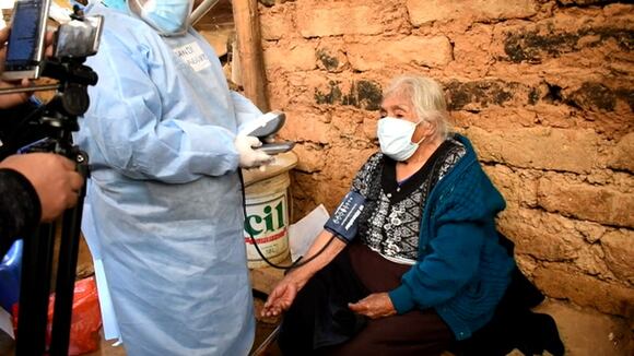 Anciana de 115 años es vacunada contra el coronavirus en La Libertad