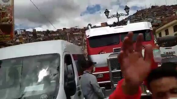 Optimus Prime choca con vehículo particular en último día de grabación en Cusco