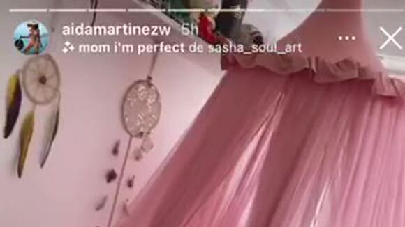 Aída Martínez muestra la nueva decoración del cuarto de su hija