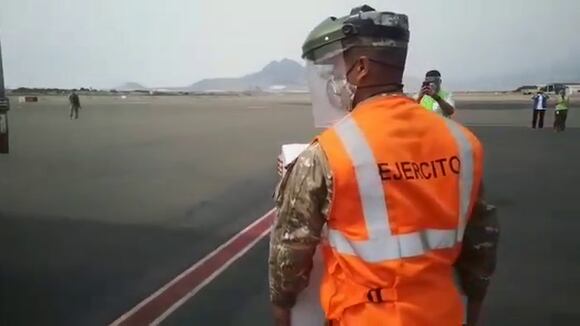 Arribó el avión con las vacunas a La Libertad