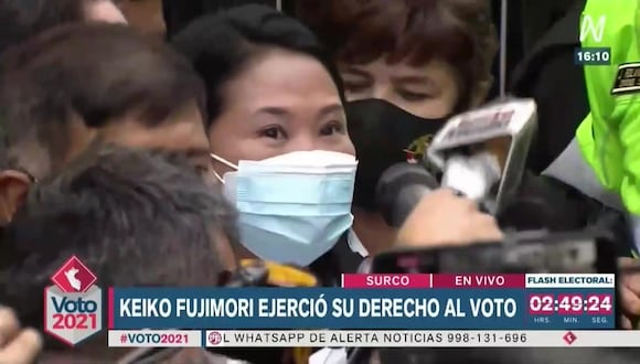Keiko Fujimori acudió a votar esta tarde en Santiago de Surco
