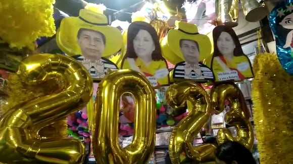 Piñatas con el rostro de Castillo y Boluarte en Trujillo