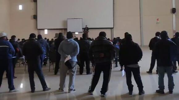 CORREO | Taxistas reciben capacitación de municipio entados en el piso