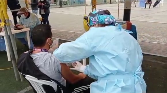 Vacunación al personal de primera línea de Ascope