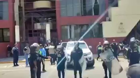 Comerciantes insultan a alcalde de Chimbote