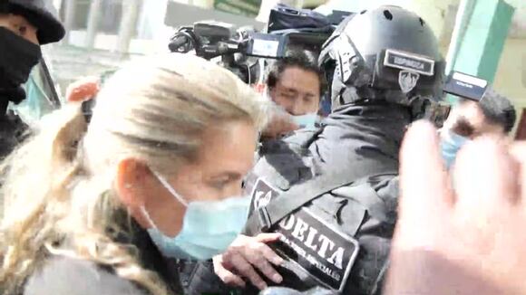 Dictan cuatro meses de prisión preventiva para expresidenta Áñez de Bolivia