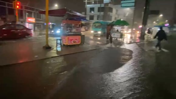 CORREO | Fuertes lluvias en Arequipa convierten calles en ríos y se cancelan vuelos