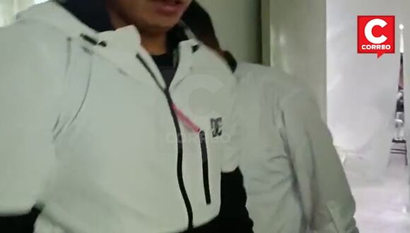 Candidato a El Tambo Cesar Llallico sirve mondongo a sus personeros en desayuno electoral