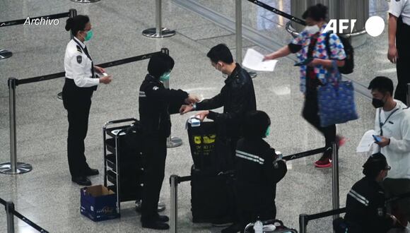 China lanza "pasaporte sanitario" y crece polémica en Europa por la vacuna rusa