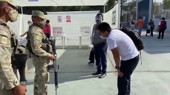 CORREO - Le piden a joven ser miembro de mes y él se desmaya