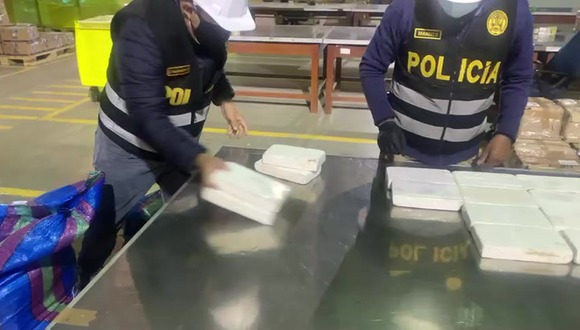 Incautan 40 kilos de cocaína acondicionada en un cargamento de zapatillas en Lurín. (Video PNP)