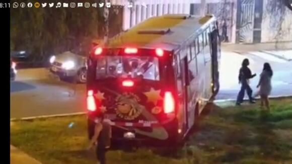 Temeraria acción de chofer de micro en Trujillo