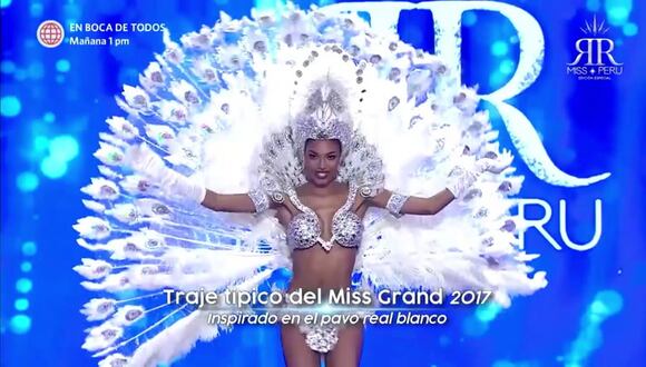 Desfile en traje típico