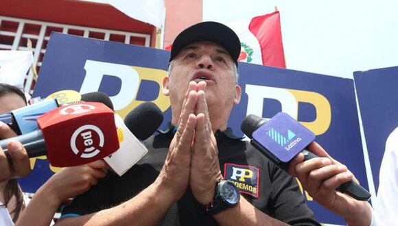 Daniel Urresti desayunó junto a su familia en privado