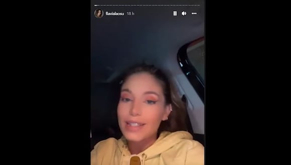 Flavia disfruta grato momento con amigos