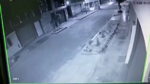 Cámara capta a robacasas en Trujillo