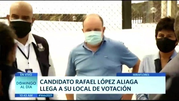 Rafael López Aliaga llegando a local de votación