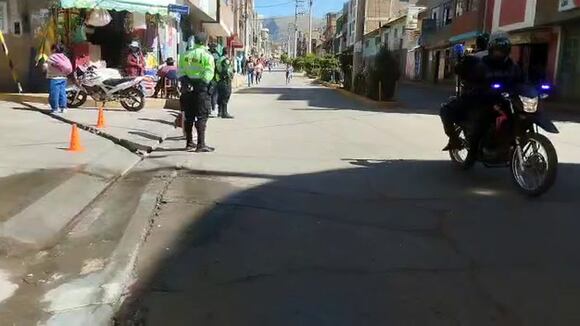CORREO | Padres corren tras sus hijos en mini maratón en Huancavelica
