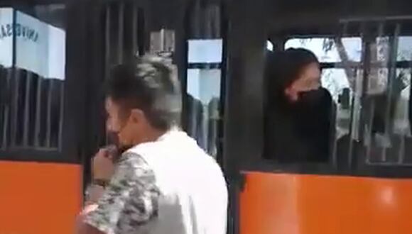 Captan a presuntos ladrones durante robo en combi en Arequipa