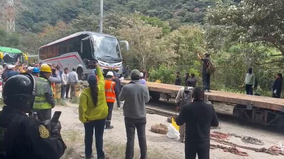 CORREO | Hoy miércoles inició el traslado de nuevos buses turísticos a Machu Picchu