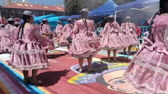 CORREO | Puno: Miles de danzarines y músicos llenan de color Juliaca en honor a la Virgen de la Merced