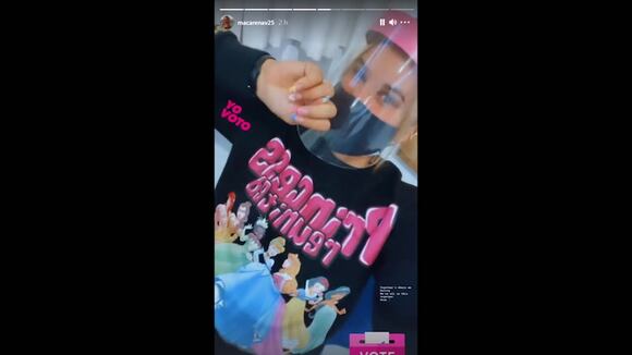 Macarena Velez acude a votar